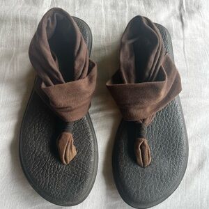 Sanuk Brown yoga mat Sandals